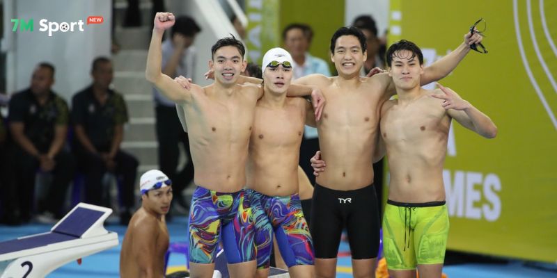 Tin tức SEA Games 2025 ngày 12/12 có những gì đáng chú ý? 8 Nguyễn Quốc (quần đen) chính là tương lai của bơi lội VN trong nhiều năm nữa